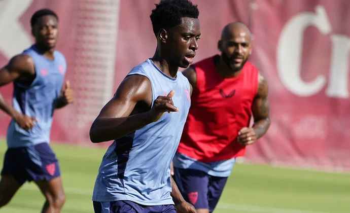 El Sevilla vuelve al trabajo sin Barco y con Suso al margen