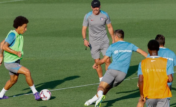 Lenglet completa su primera sesión. Lemar y Vermeeren, bajas