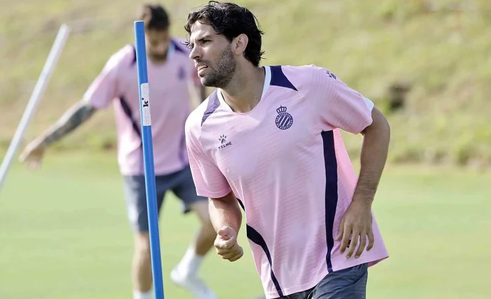 Cabrera no completa el entrenamiento por molestias