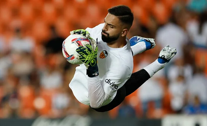 Valencia y Liverpool cierran los flecos del traspaso de Mamardashvili y su cesión