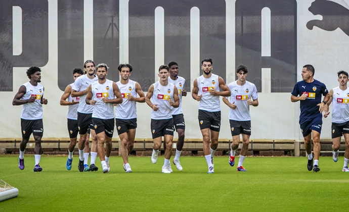 Canós sigue trabajando de forma parcial. Fran Pérez y Cenk, al margen