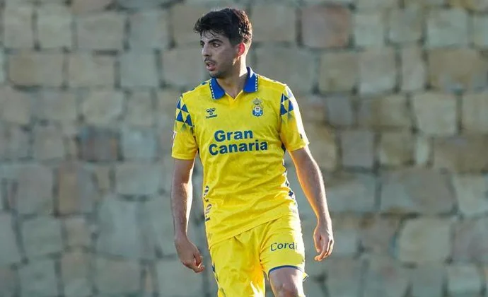 Las Palmas y Real Zaragoza cierran la cesión de Clemente