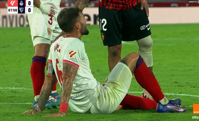 Nemanja Gudelj tuvo que ser sustituido por problemas físicos