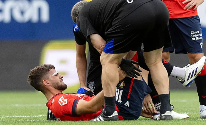 Parte médico post-operatorio de Iker Muñoz y periodo estimado de baja