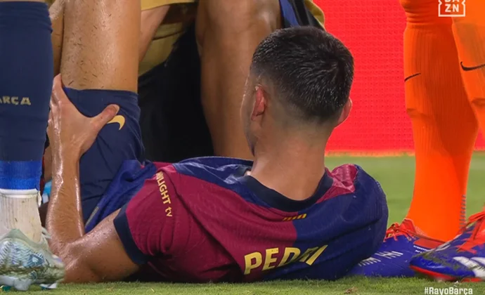 Pedri tiene que ser sustituido por una torcedura de tobillo que no parece importante