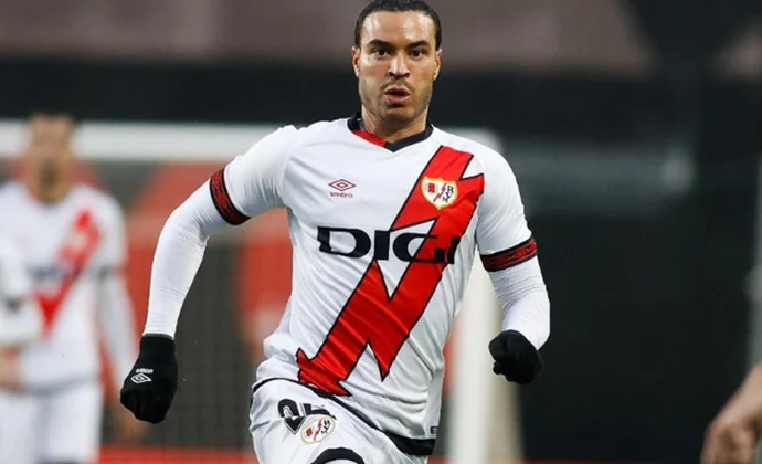 El Rayo declara a Raúl de Tomás transferible