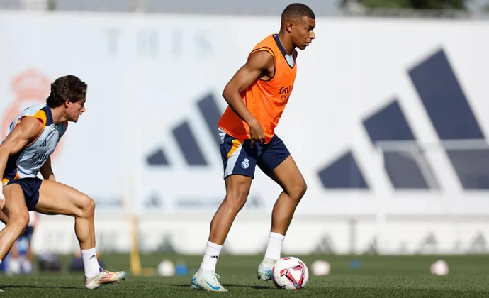 Sesión previa al partido en Valdebebas sin los tres lesionados ni Vallejo