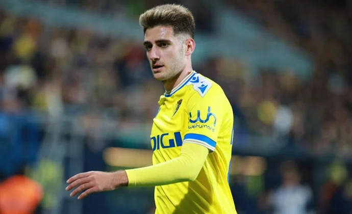 El Mallorca negocia el fichaje de Robert Navarro tras paralizar el Betis la salida de Rodri