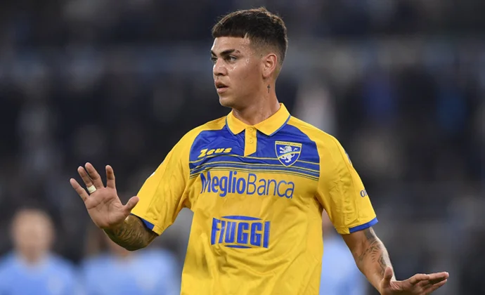 El Valencia cierra a Enzo Barrenechea tras reanudarse hoy las negociaciones