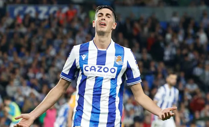 Principio de acuerdo entre Real Sociedad y Cádiz por la cesión de Carlos Fernández