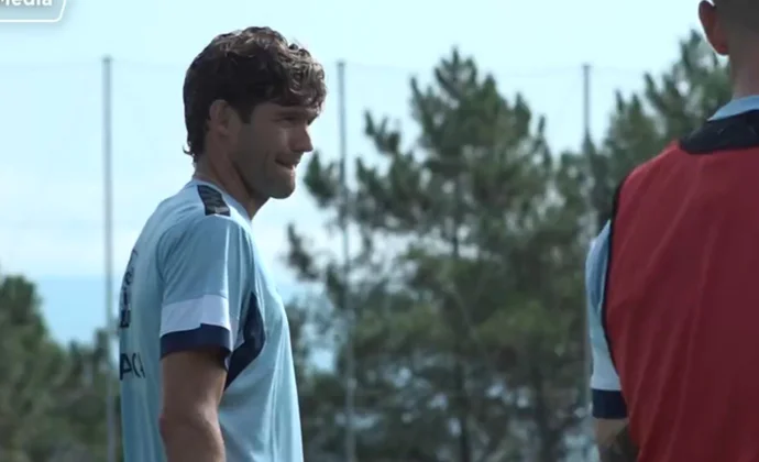 Marcos Alonso completa su primera sesión y Ristic es el único jugador al margen