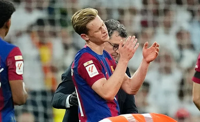 Dudas con el estado de Frenkie de Jong a un mes de su teórica vuelta