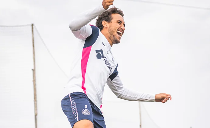 Luis Milla y Djené entrenan pendientes del mercado y Mayoral pendiente del alta médica