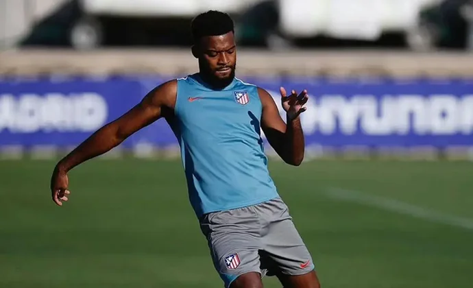 Lemar vuelve al grupo y la enfermería queda vacía