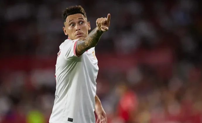 Sevilla y Rayados negocian el traspaso de Lucas Ocampos