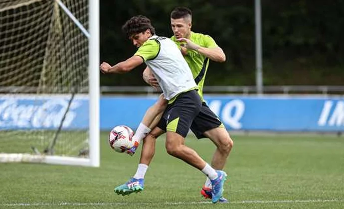 Barrenetxea repite con el grupo. Zakharyan y Aritz, bajas