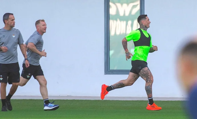 Chimy y Bartra, al margen en la vuelta al trabajo del Betis