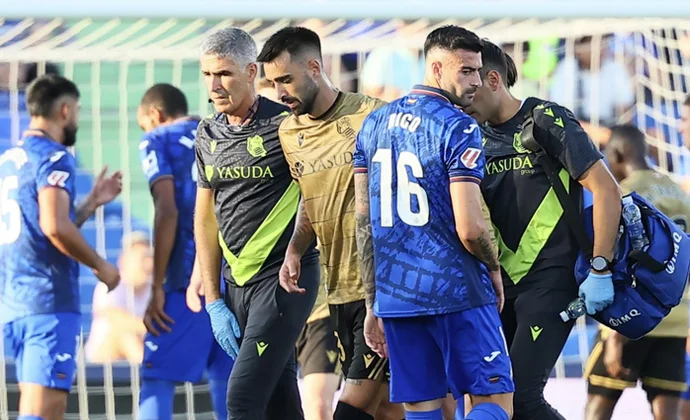 Brais tuvo que ser sustituido en el minuto 27 por molestias