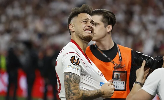 Sevilla y Rayados cierran el traspaso de Lucas Ocampos