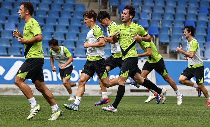 La Real Sociedad regresa al trabajo sin los internacionales y con la enfermería llena