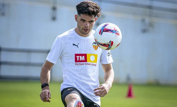 Rafa Mir se ausenta por problemas con la Justicia y Fran Pérez se prueba con el grupo