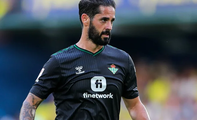 Isco, Losada y Vieites se quedan fuera de la lista de inscripción de la Conference League