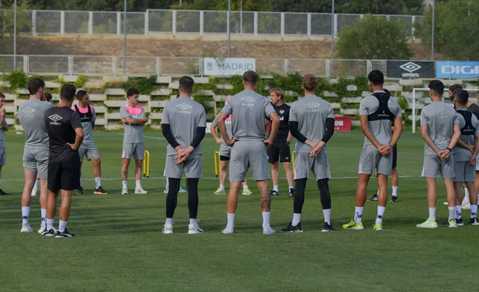 Cárdenas sigue al margen y Aridane se retira de la sesión por molestias