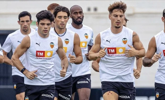 Fran Pérez y Dani Gómez hacen parte de la sesión con el grupo y Rafa Mir sigue ausente