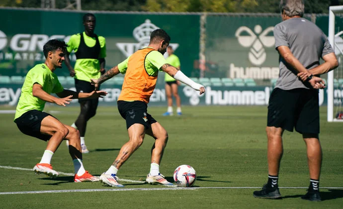 Natan vuelve al grupo, Marc Roca gestiona las cargas, Bartra está cerca de volver y Juanmi sufre una torcedura