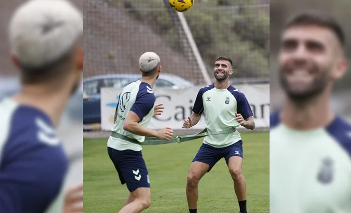 Pejiño y Januzaj tocan balón al margen a pocos días de incorporarse al grupo