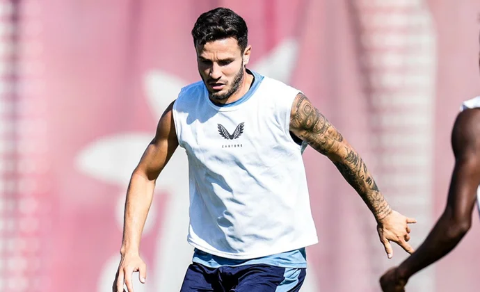 Suso sigue ejericitándose al margen en la penúltima sesión de la semana