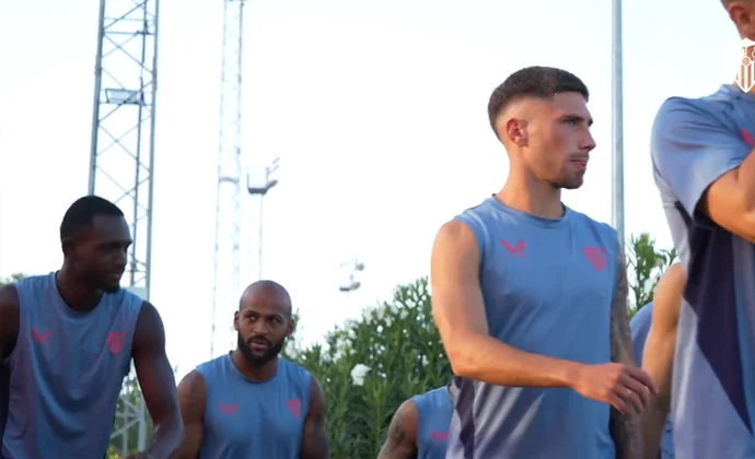 El Sevilla se ejercitó este viernes con la vuelta de Pedro Ortiz y sin los tres lesionados