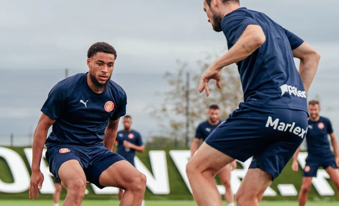 Yangel Herrera aparece con el grupo este viernes