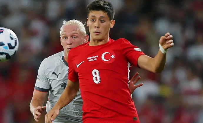 Arda Güler superó el golpe en la tibia y dio una asistencia para Turquía