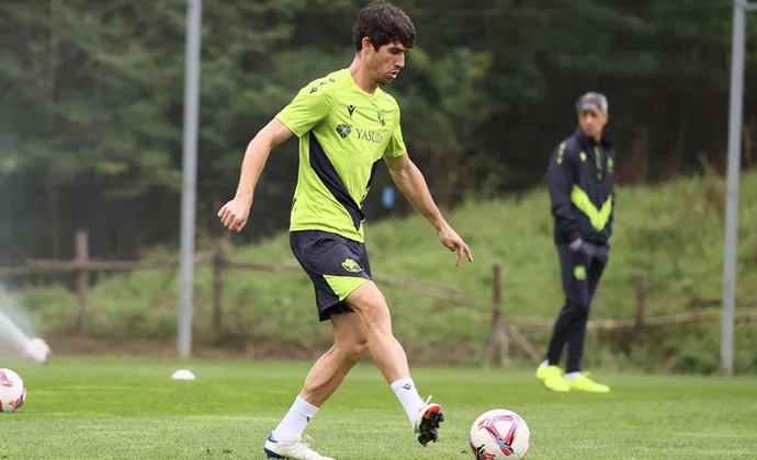 Aritz se prueba con el grupo, Barrenetxea sigue al margen y Odriozola vuelve a tener molestias