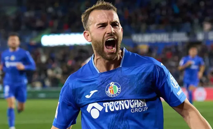 Mundo Deportivo intenta explicar cuándo vuelven Mayoral y Álvaro sin demasiado éxito