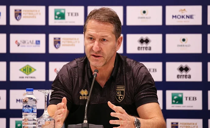 El seleccionador Franco Foda habló de Muriqi tras ser sustituido