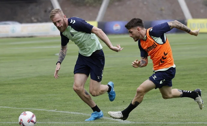 Pejiño vuelve al grupo y las pruebas a Moleiro descartan lesión