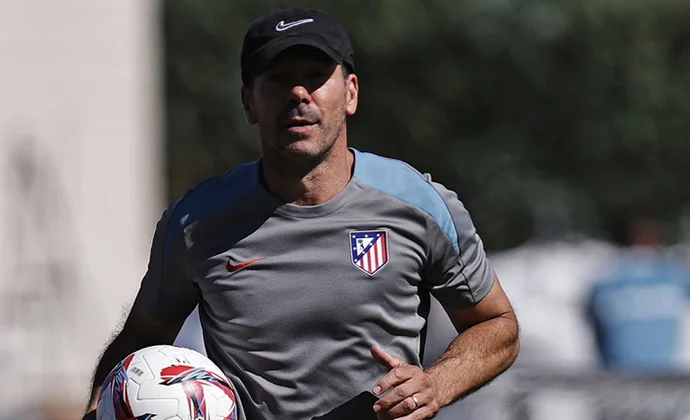 Simeone ensaya once de forma anecdótica, ya que todavía faltan los internacionales