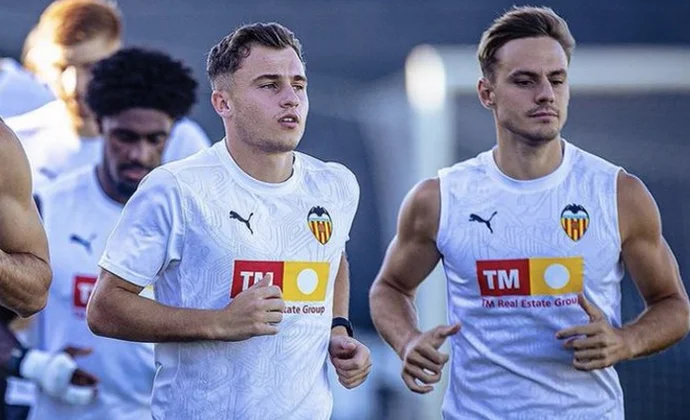 Segunda sesión de la semana sin Rafa Mir, los lesionados y cinco internacionales