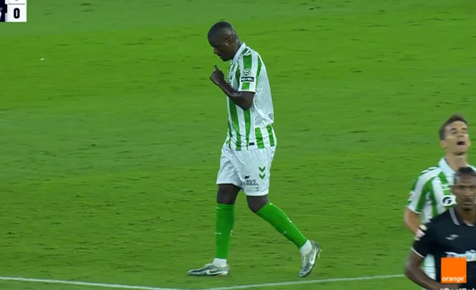 William Carvalho, sustituido en el primer tiempo por una lesión en el tendón de Aquiles