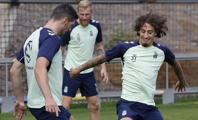 Essugo y Fabio Silva completan su primera sesión con el grupo y la enfermería sigue vacía