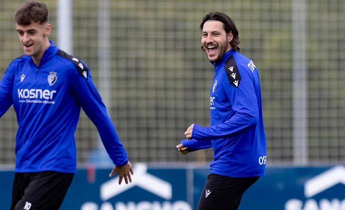 Budimir tampoco entrena este viernes y se complica su titularidad