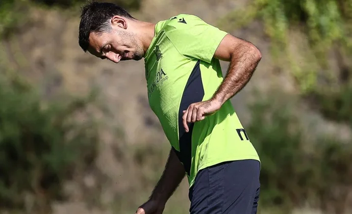 Oyarzabal, de "mínimo seis semanas de baja" a volver con el grupo a los ocho días