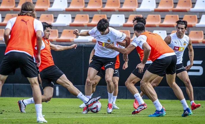 Almeida se aparta del grupo y será finalmente baja en el Metropolitano