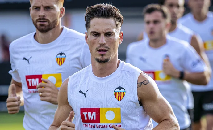 Almeida sigue al margen, Fran Pérez con el grupo y Rafa Mir apartado