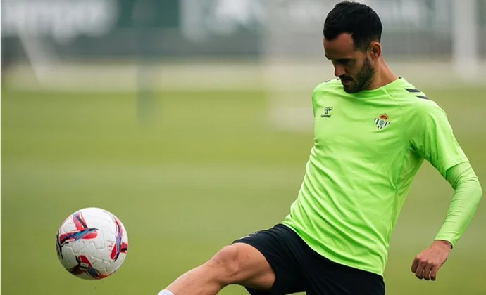 Bakambu y Juanmi, con el grupo en una sesión con tres bajas