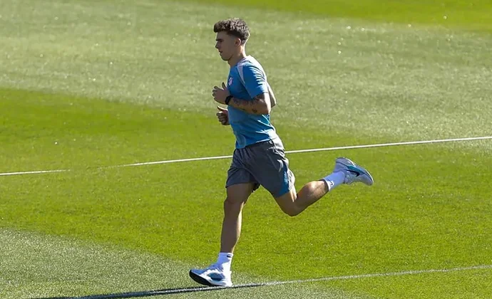 Pablo Barrios ya pisa césped y su vuelta podría ser antes de octubre