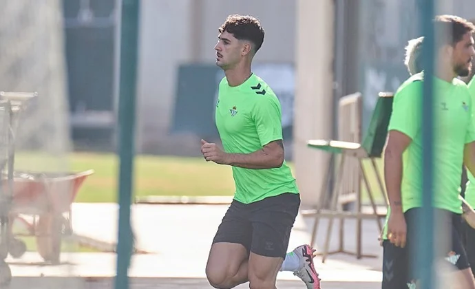 Cardoso no completó la sesión por problemas físicos y será baja mañana