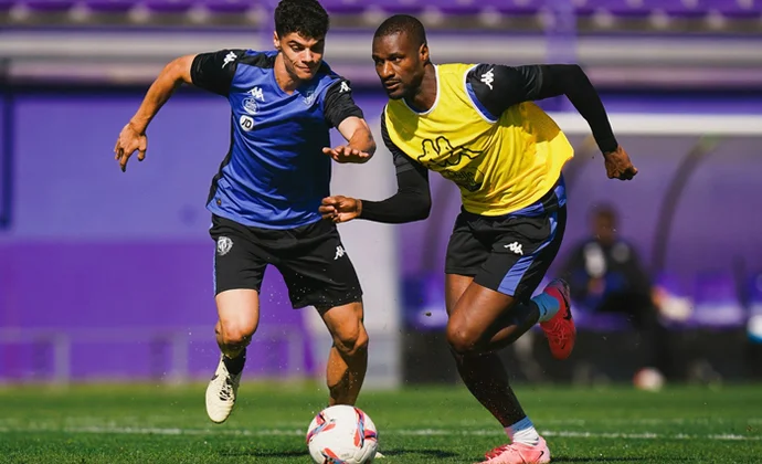 Cömert entrena con el grupo tras no sufrir lesión. Javi Sánchez y Raúl Moro, al margen